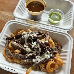 Curly fries + carne asada