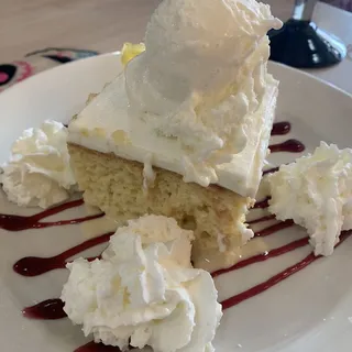 Tres Leches con Pina