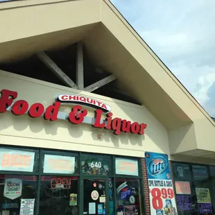 the front of a food and liquor store