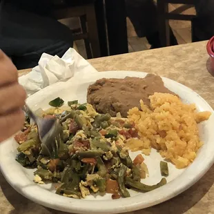 Huevos con Nopalitos - Cactus &amp; Eggs