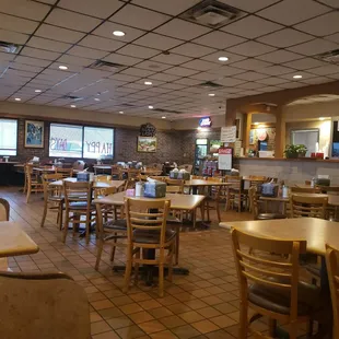 Cool looking place.. smells great!  Cant wait for my food.