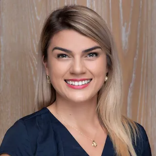 Lindsay G.