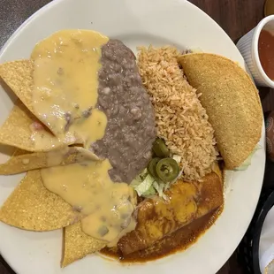 Lunch special w/cheese enchilada, crispy taco, nachos