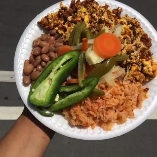 Plato de huevos con chorizo plato