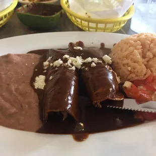1/2 plate of enchilada de mole as we shared and they were nice enough to split the plate.