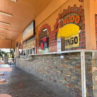 the outside of a restaurant