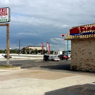 Taqueria La Escondida is between a Firestone and a Discount Tire; Auto Tek (&quot;my&quot; garage) is just in back (read my review).