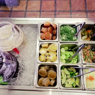 AGUAS FRESCAS Y SALSA BAR