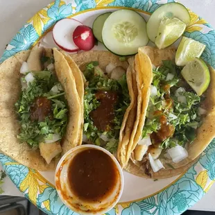 Ricos tacos de pescado compras 4 y te doy uno de regalo?