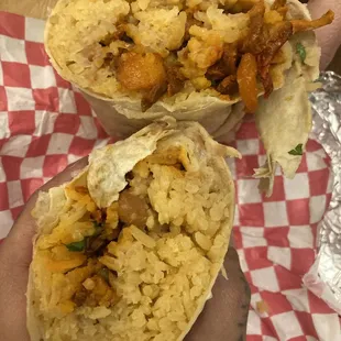 WTF IS THIS GARBAGE?! The rice too meat ratio is obviously awful and not seen in the pictures is the worst cup of horchata I have ever had!