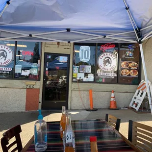 the outside of a taqueria
