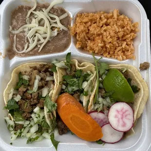 asada taco plate and a horchata.