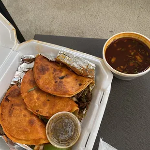 Birria tacos w/consomé