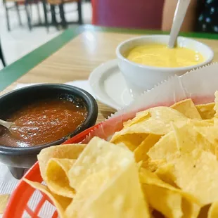 Chile con Queso + complimentary salsa