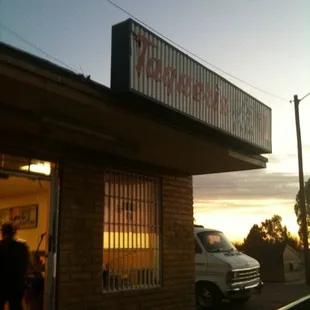 the outside of a restaurant