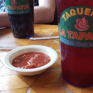 Buenas dias. Comindo  in buen caldo de res. No amables  no sonrientes. Necesita mas limpiesa. No nos checaron ni una vez.