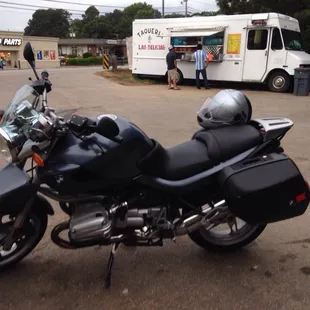 My bike in front of Las Delicias...in the short time here another five people came and bought food