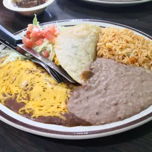 a plate of mexican food