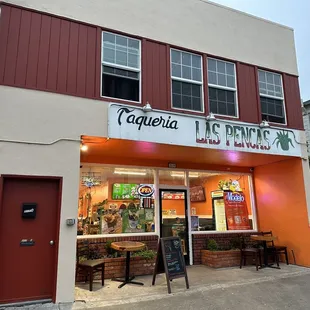 the outside of a restaurant