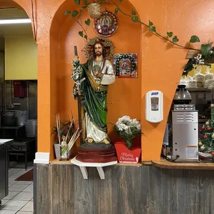 a statue of the virgin mary