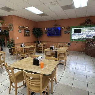 sushi and sashimi, interior