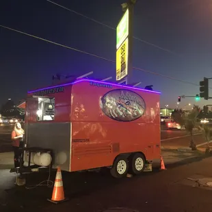 Truck on the corner of Wible and Panama at the Howard&apos;s Mini Market.
