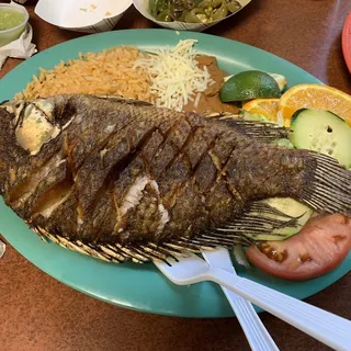 Mojarra Frita Plate