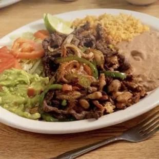 Los Dos Laredos Plate