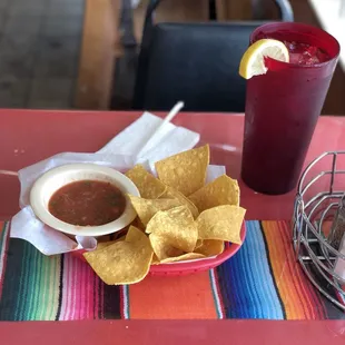 Chips, salsa, and sweet tea