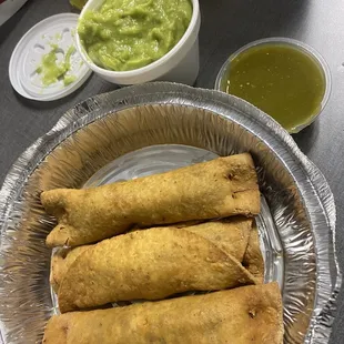 3 Beef Taquitos con Guacamole a la Carte