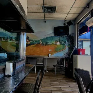 Interior (08/30/23). @TaqueriaLosGueros #Whittier #MexicanFood #CheapEats #Burritos #Tacos #FoodPorn