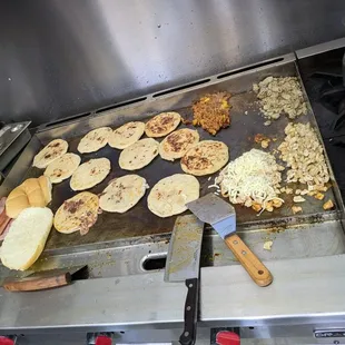 Full grill pupusas tortas tacos