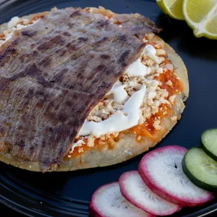 Gordita con cecina