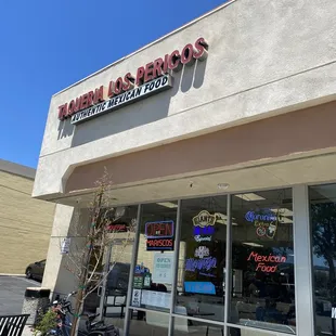 the outside of a restaurant