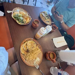 Plato Gordita y dos chata platos! Muy muy bueno!