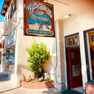 Smelled the Tacos from the street ! Had to stop by :-)