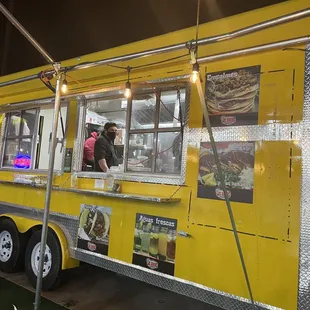 It&apos;s the yellow truck!