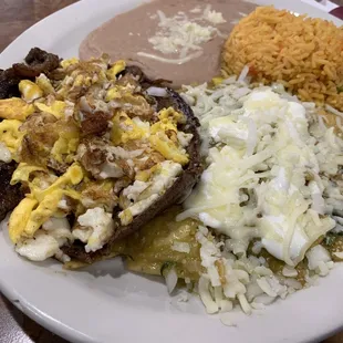 Chilaquiles con asada. $12.50