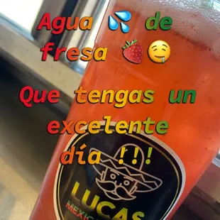 Agua  de fruta  fresa