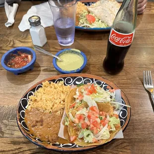 Taco lunch, shredded chicken, American style