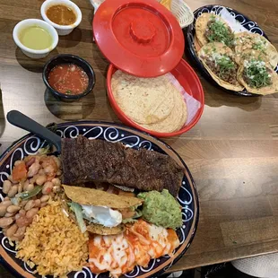 La Tampiqueña y tacos al Pastor y barbacoa
