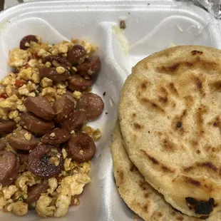 Las pupusas eran tortillas sólo masa tube que hacer unos huecos para completar la comida