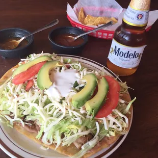 Huaraches con carnitas.