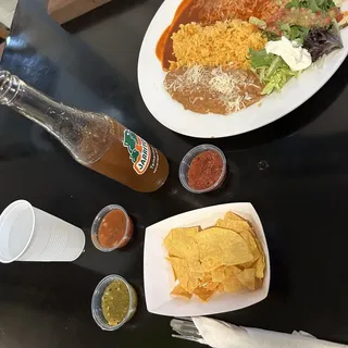33 PLATO DE 2 ENCHILADAS