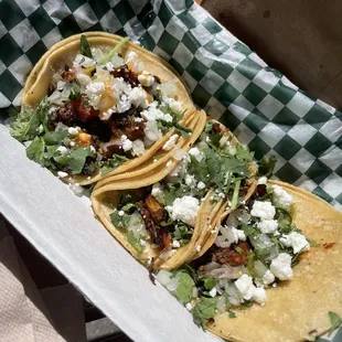 Mushroom carnitas vegan tacos