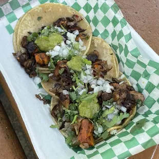 mushroom carnitas tacos (vegan)