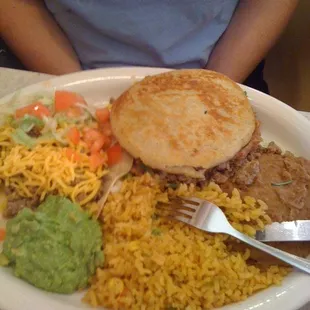 Gordita &amp; taco plate, with rice &amp; beans &amp; guac
