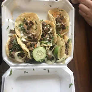 This was supposed to be 5 de lengua and 2 de birria. I ended up getting 7 de lengua.