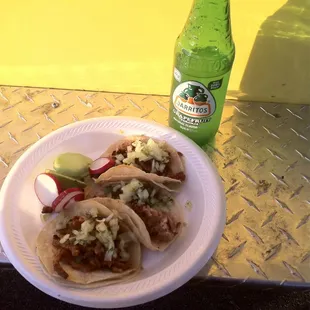 Tacos de pastor, carnitas, chorizo.