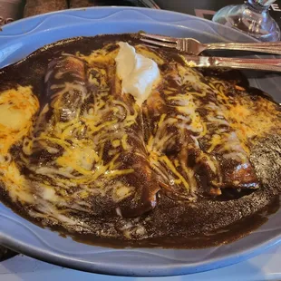 Mole enchiladas